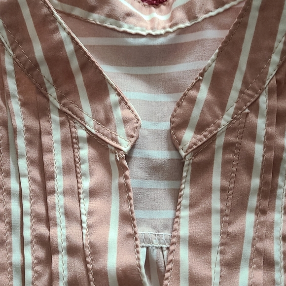 Peach coloured top - Picture 2 of 8